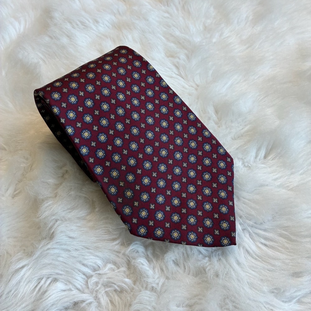 Preferred Stock Vintage 100% Italian Silk Mens Tie Burgundy Geometric Medallion